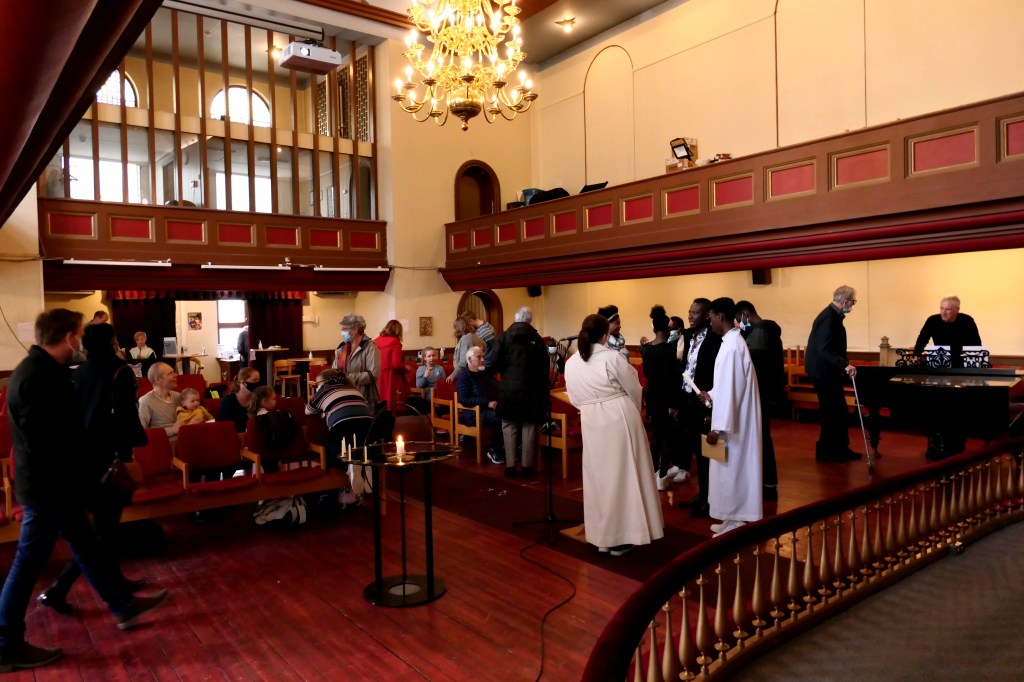 SAMMEN IGJEN med dåp og&nbsp;ukulele!