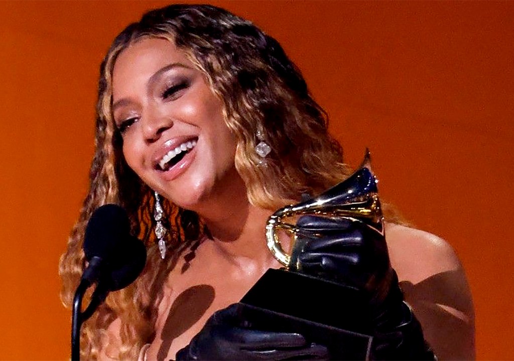 GRATULERER, QUEEN BEY!